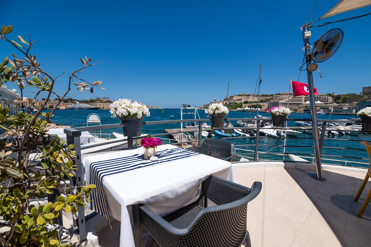 yacht club restaurant malta